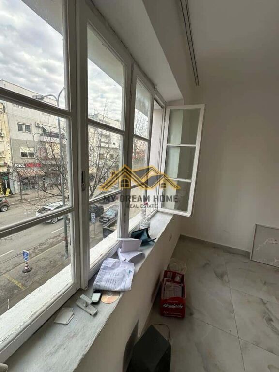 SHITET GARSONIERE TEK PRANVERA