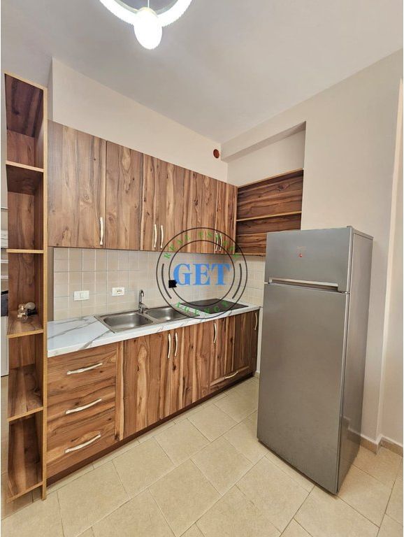 Shitet Garsoniere, pranë Hotel Adriatik, Plazh, Durrës