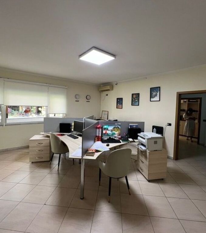 Appartamento in affitto per uffici a Blloku ,