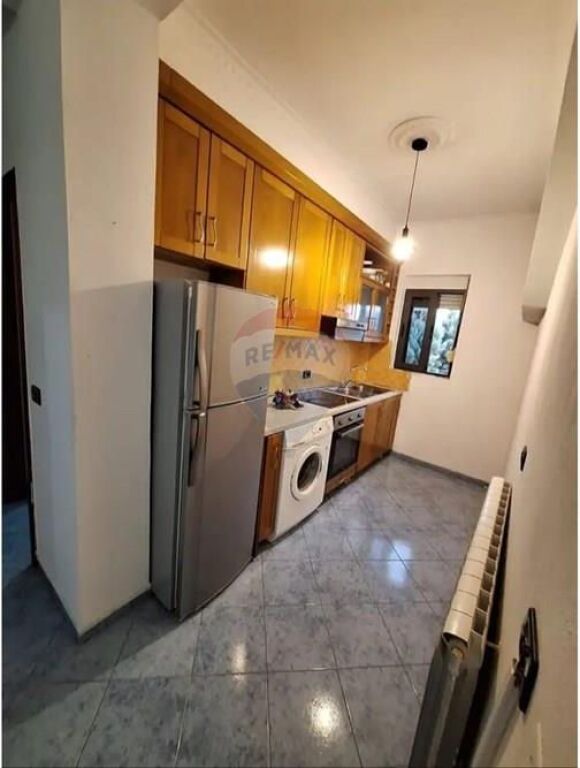 Apartament - Për Qira - Bulevardi i Ri, Tiranë
