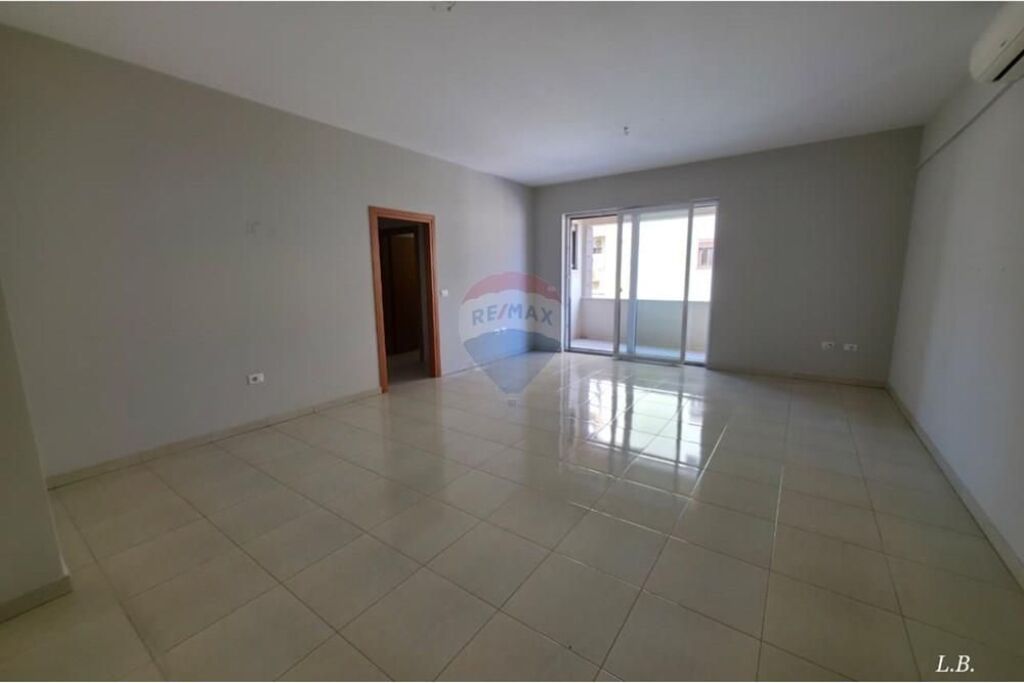 Zyrë - Për Qira - Rruga e Bogdanëve, Tiranë