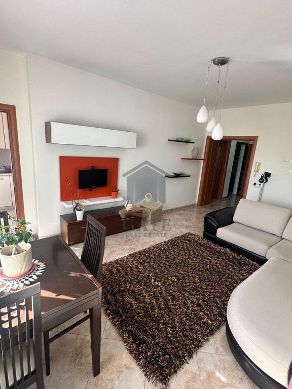 Jepet me qira apartament 1+1