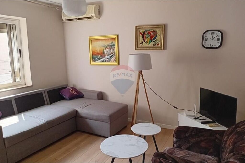 Apartament 1+1 per qera tek Rr.Elbasanit Jepet 1+1 per qera prane Lion Park.