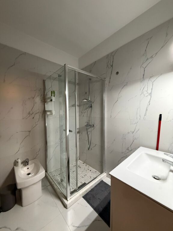 Apartament 1+1 per qera tek Liceu