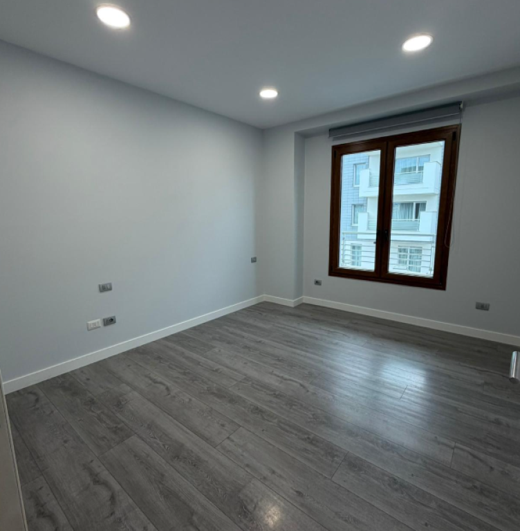 🏢 Jepet me qira – Ambient Zyre, Delijorgji