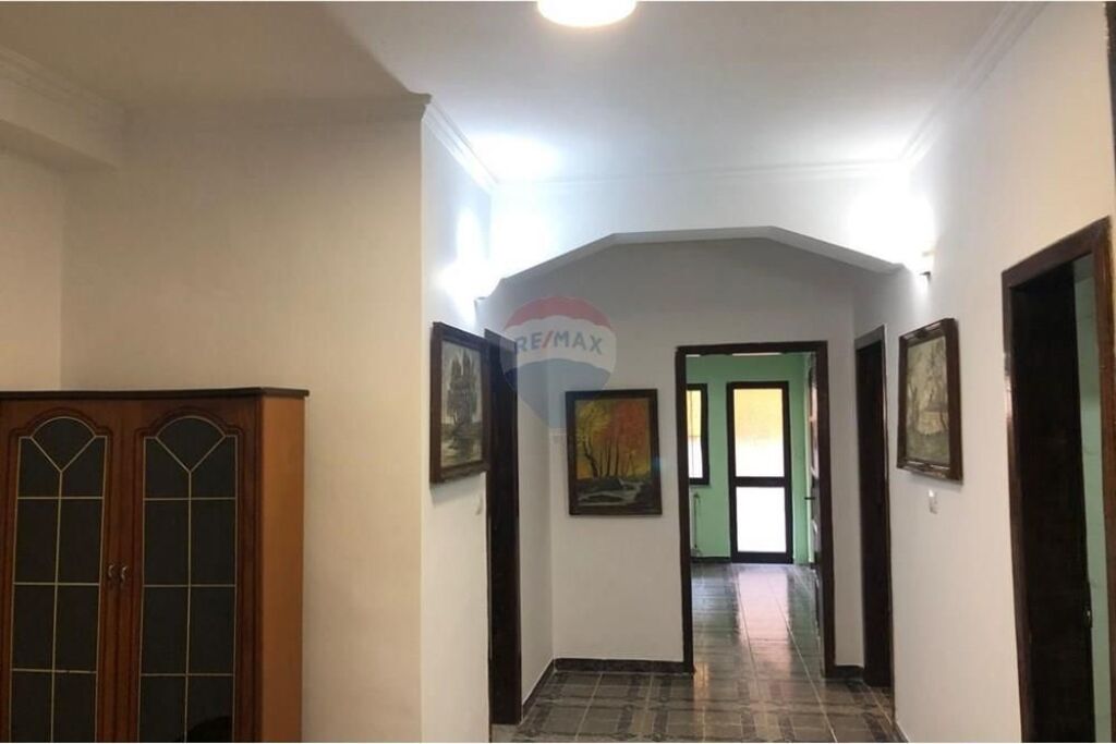 Zyrë - Për Qira - Myslym Shyri, Tiranë