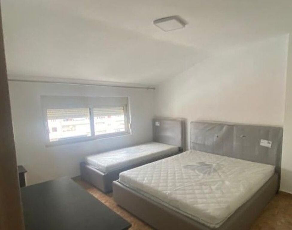 Tirane, shitet apartament 2+1+Ballkon Kati 4, 62 m² 160.000 € (Bulevardi Zogu I , Tirane)