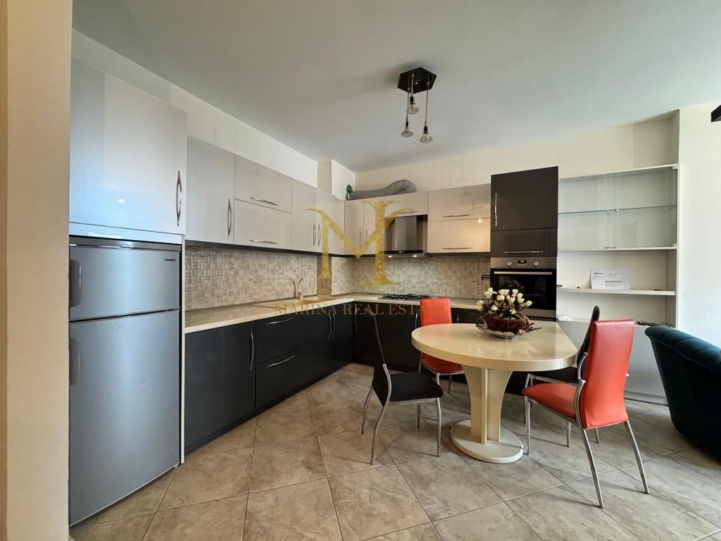 Vendesi in vendita 2+1+2 a Durazzo, zona Plazh