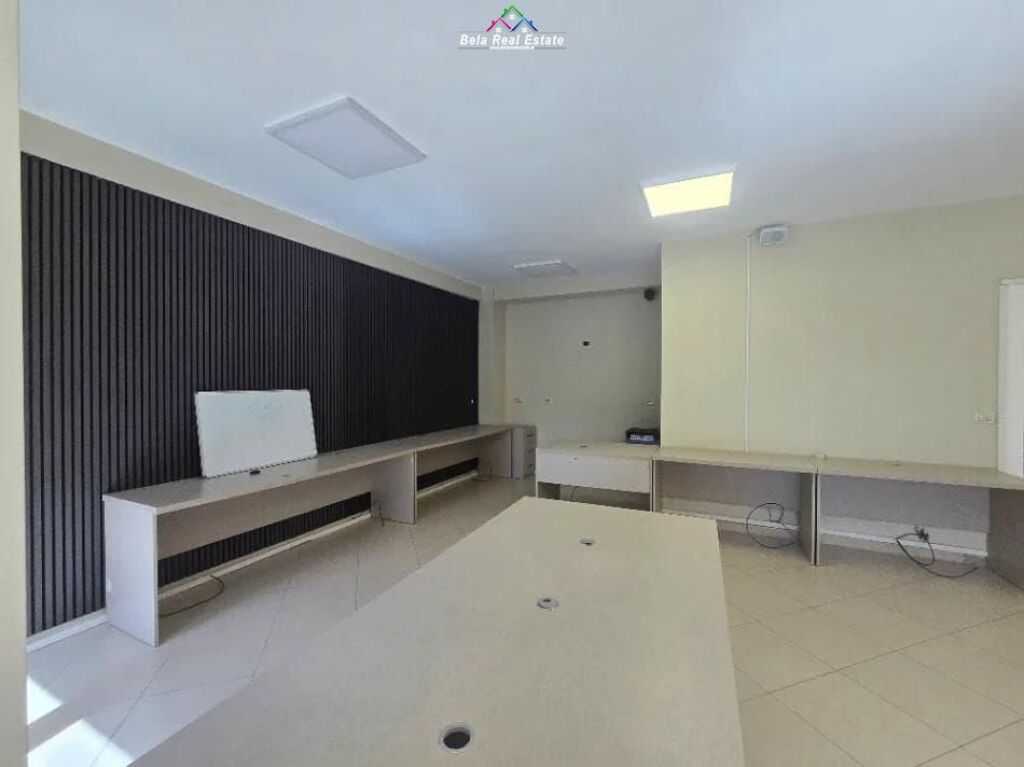 Zyre Me Qera 3+1+2 Tek Stacioni i Trenit (ID BZ2888) Tirane