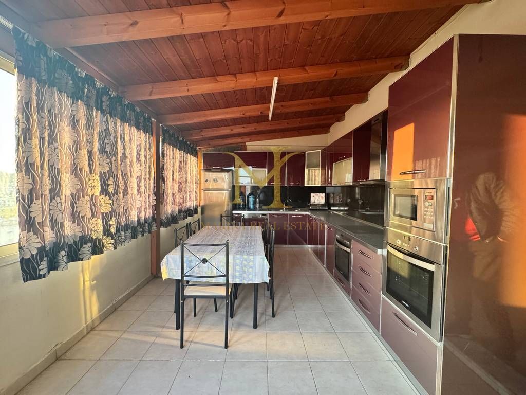 Shitet apartament 2+1+2 ne Durres, Stadiumi. 3 ballkon, 160m2 total