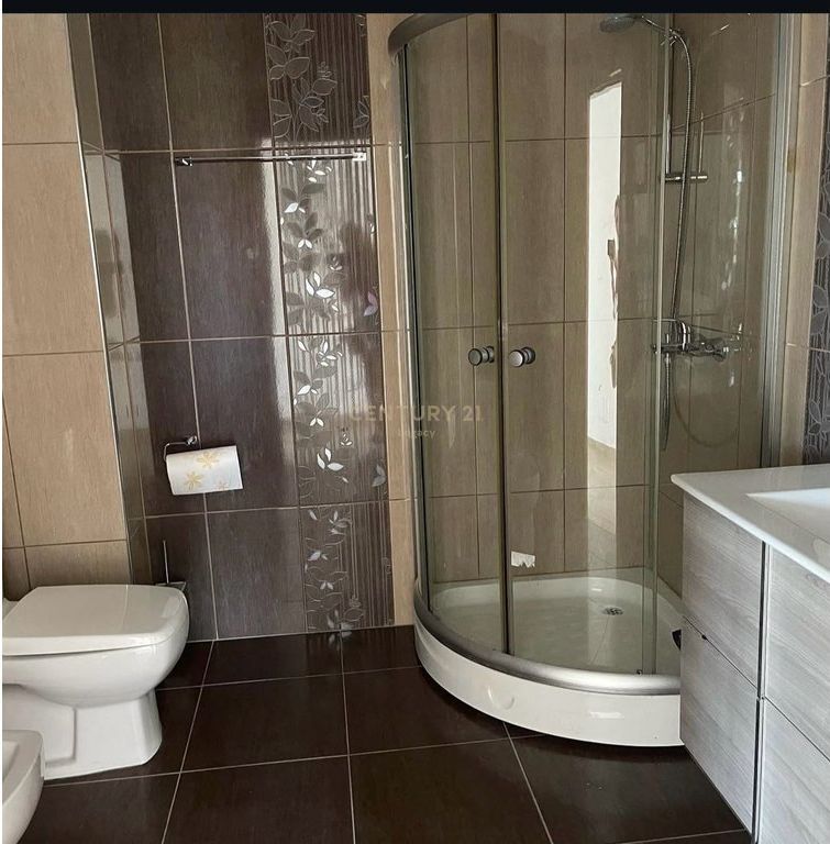 Shitet Apartament 3+1+2, Komuna e Parisit!!!