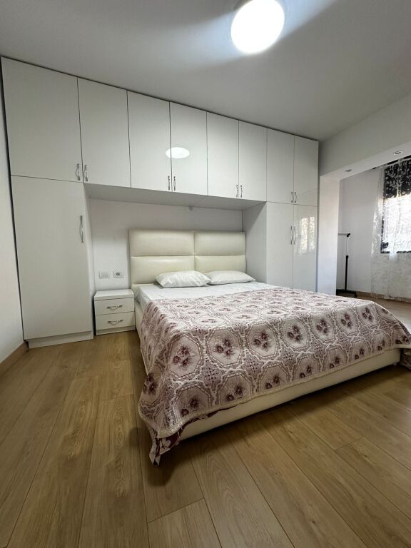 🏢Tek Myslym Shyri,jepet me qera apartament 1+1,i mobiluar 60,000Leke