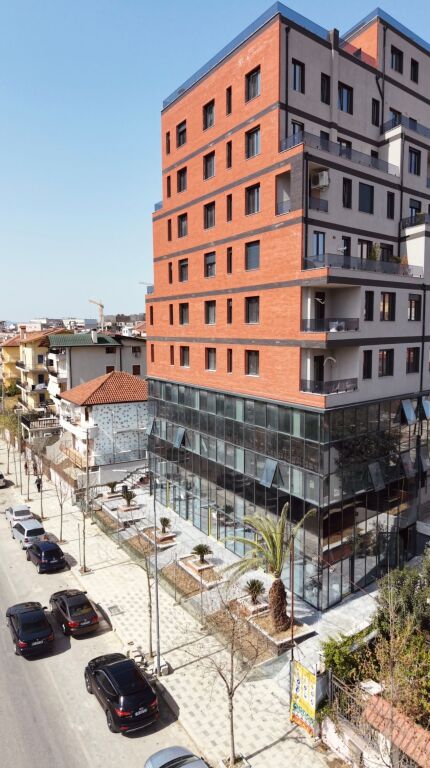 Njësi Shërbimi (Dyqane) për Qira / Shitje – Bulevardi Zhan D’Ark, (Materniteti i Ri Tiranë)