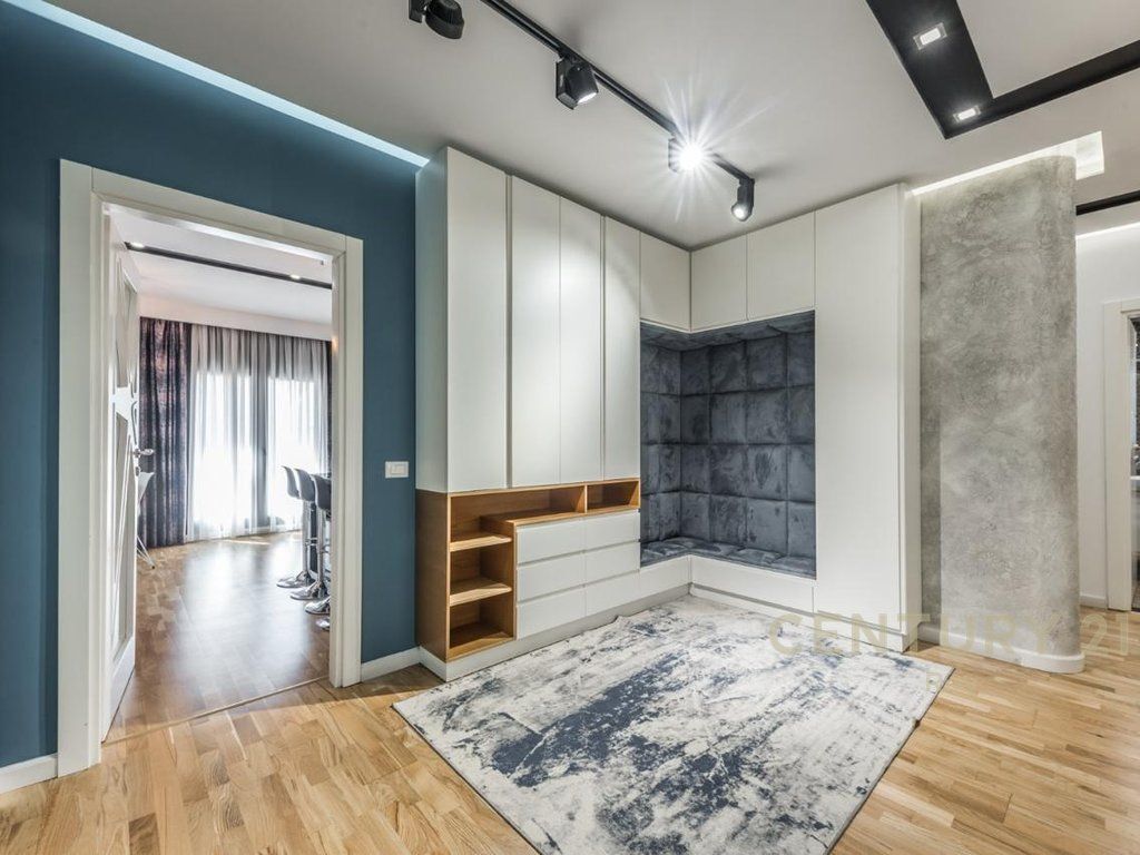 SHITET PENTHOUSE PRAKTIK PËR JETESË KOMODE!