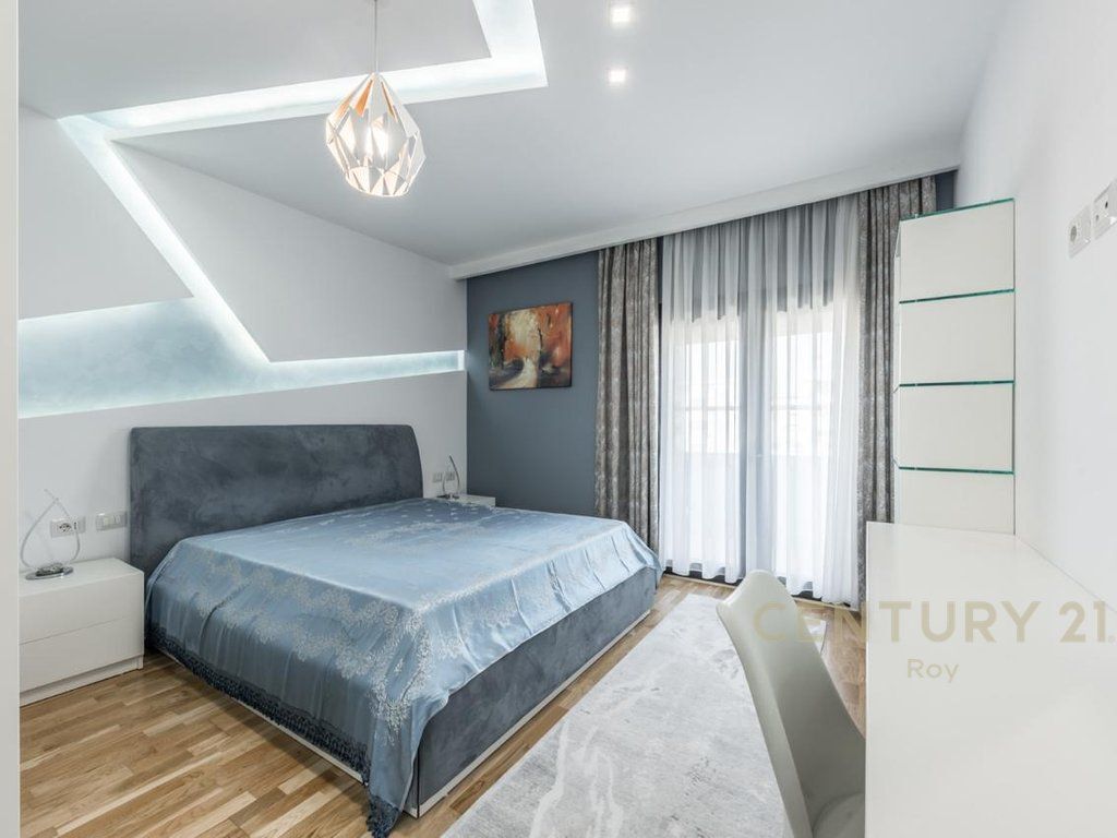 SHITET PENTHOUSE PRAKTIK PËR JETESË KOMODE!