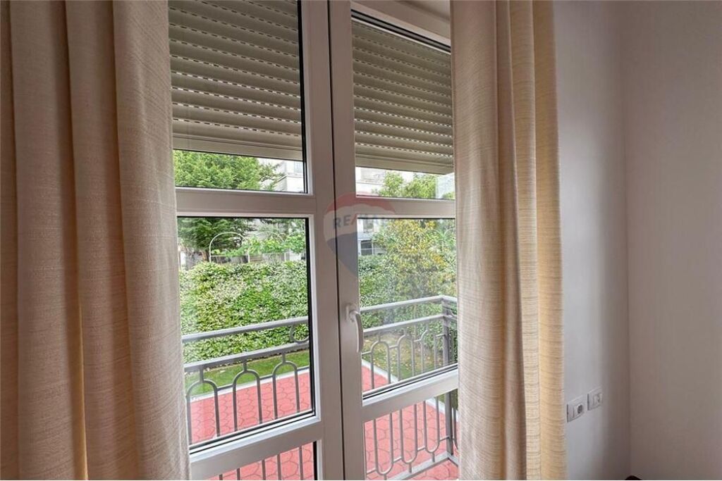 VILE ME QIRA NE ROLLING HILLS