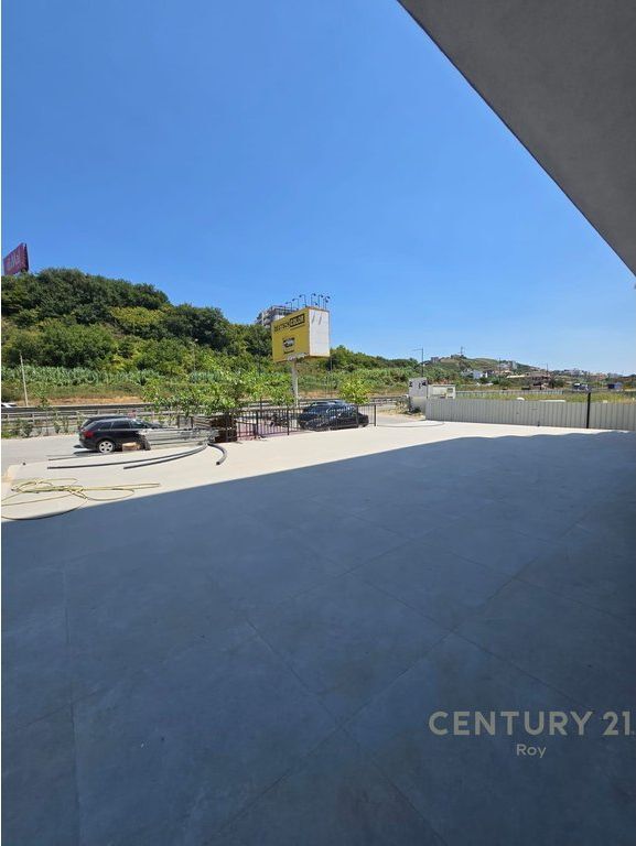 SHITET AMBIENT OKAZION 360m2 NE TOTAL, NDERTIM I RI NE GOLEM !!!