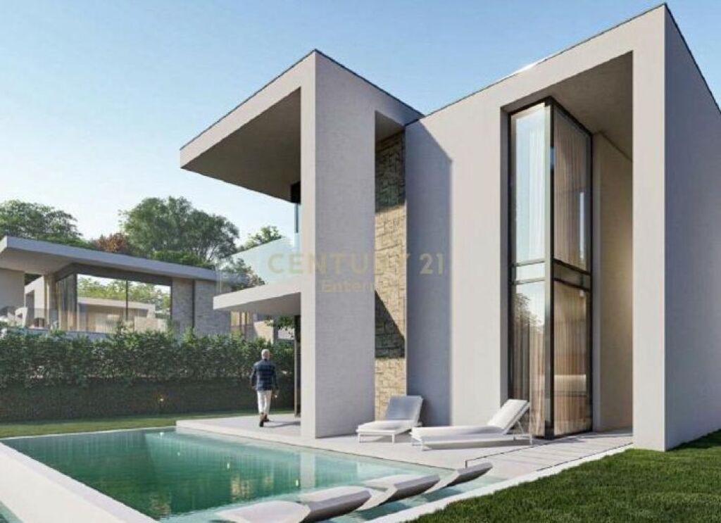 Vilë moderne me pishinë për shitje – privatësi dhe jetesë elitare