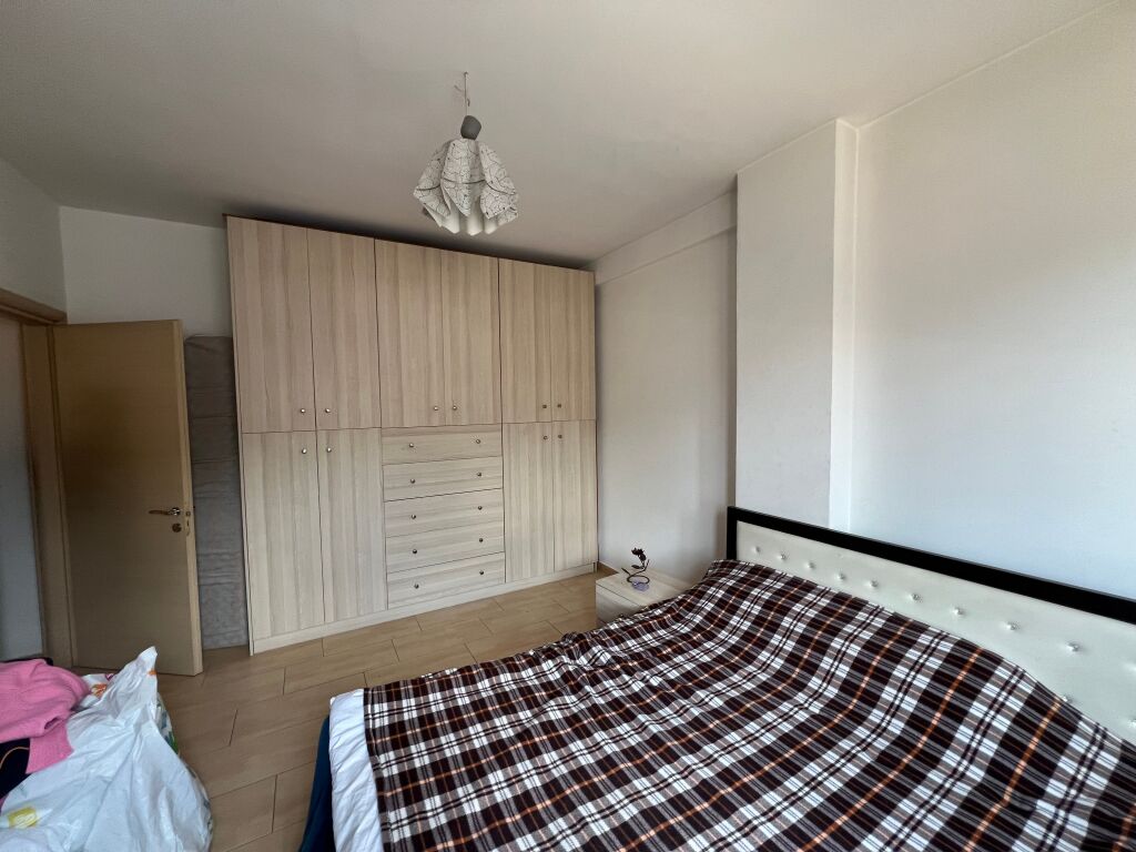 2+1 Me Qera, Nela 6, Yzberisht