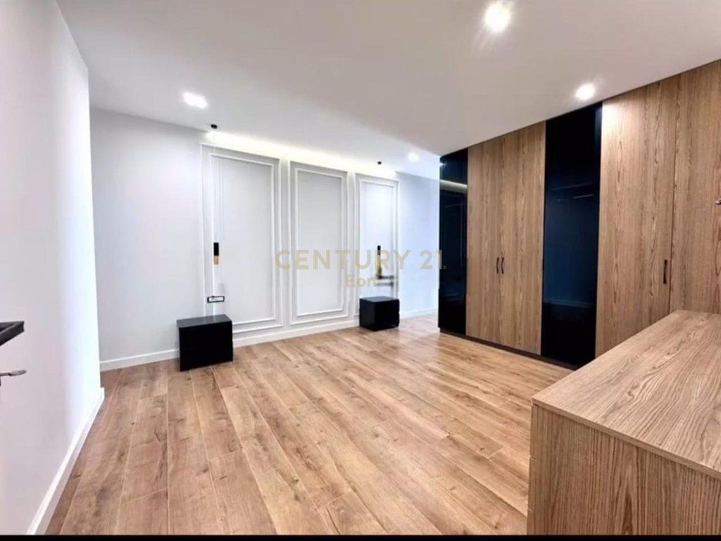 Apartament 3+1+2 Për Shitje në Ish-URT, Durrës - 180,000€ !