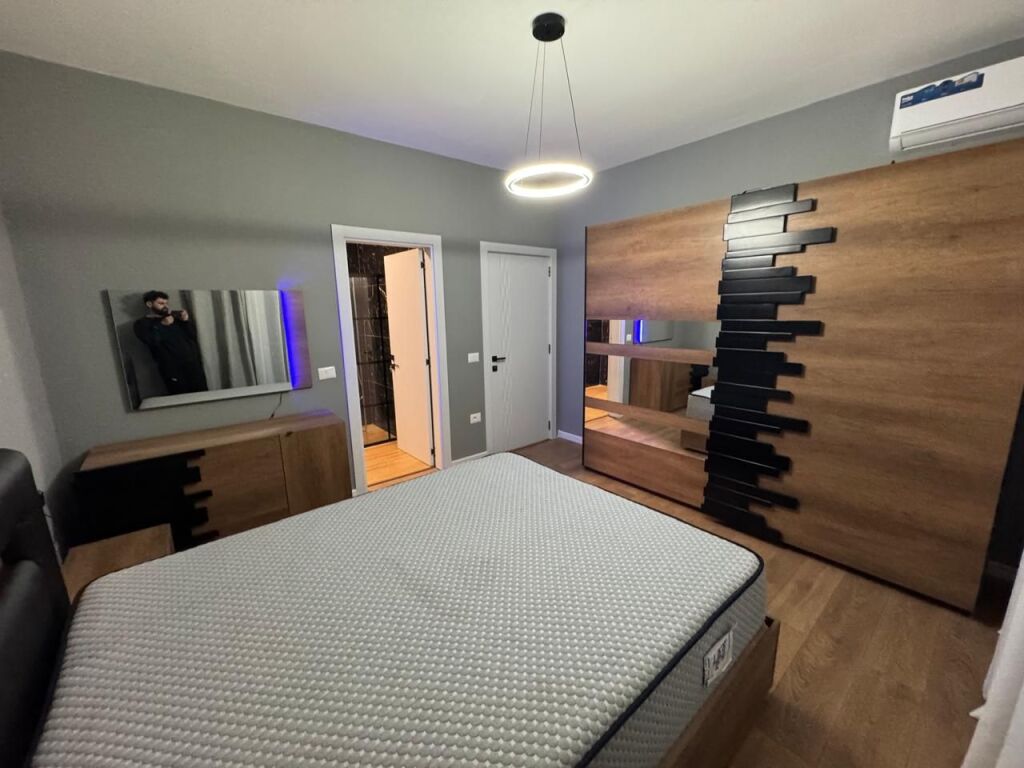 Kopshti Botanik,jepet me qira apartament 2+1+2Wc+Parkim. 1200 Euro