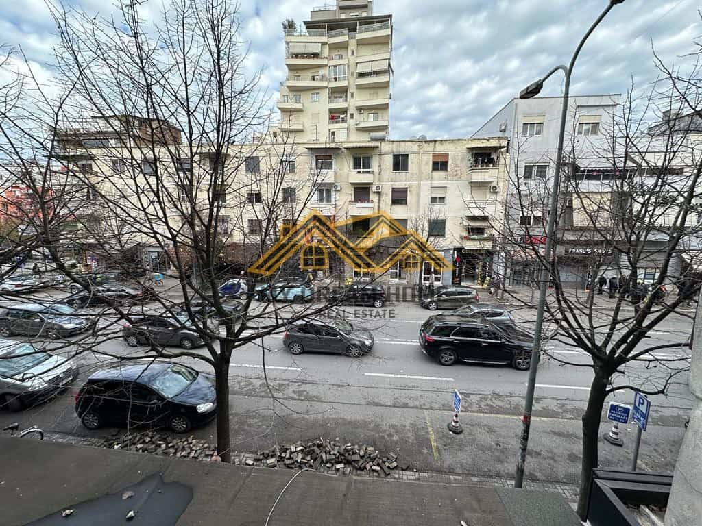 SHITET GARSONIERE TEK PRANVERA