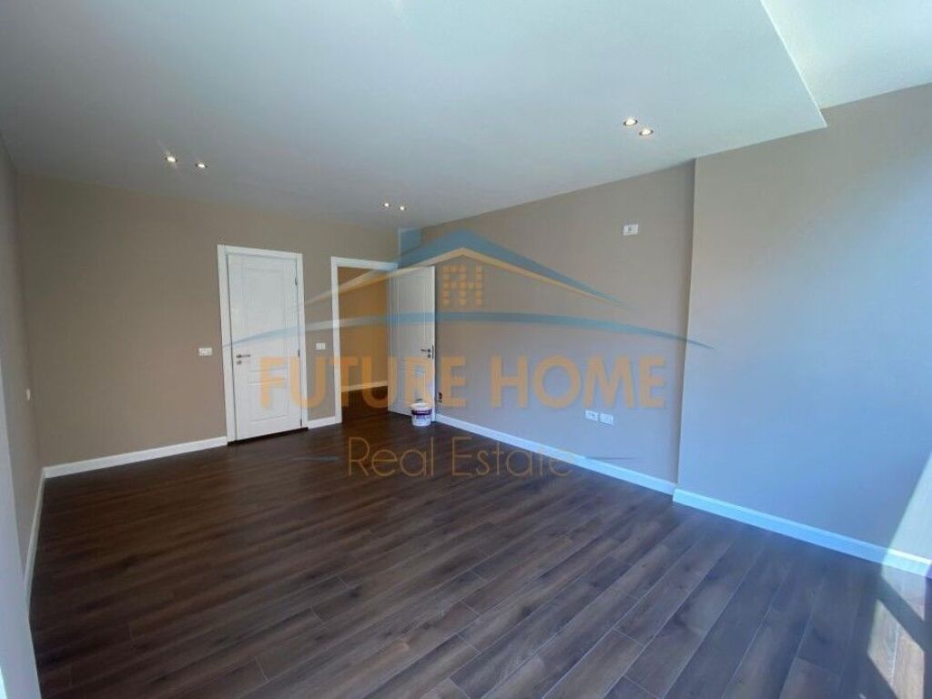 Shitet, Apartament 2+1+2, Kopshti Botanik