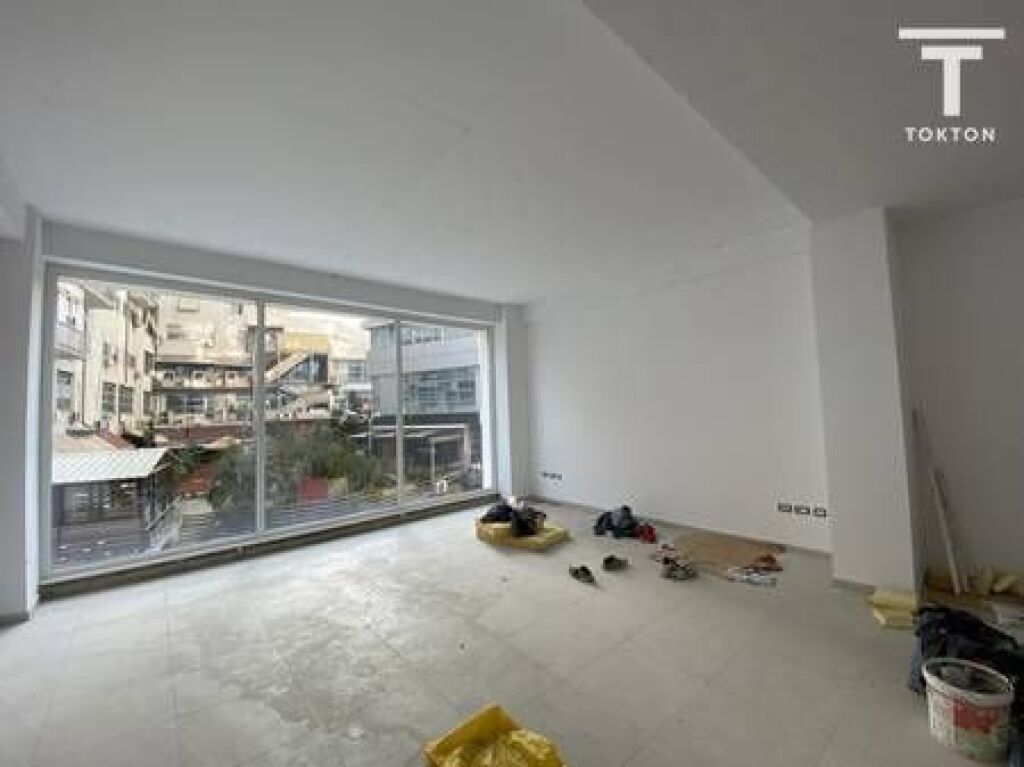 QIRA, AMBIENT BIZNESI, ZOGU I ZI, TIRANË