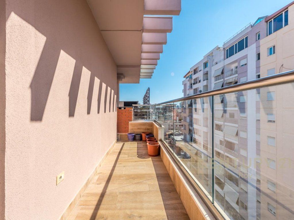 SHITET PENTHOUSE PRAKTIK PËR JETESË KOMODE!