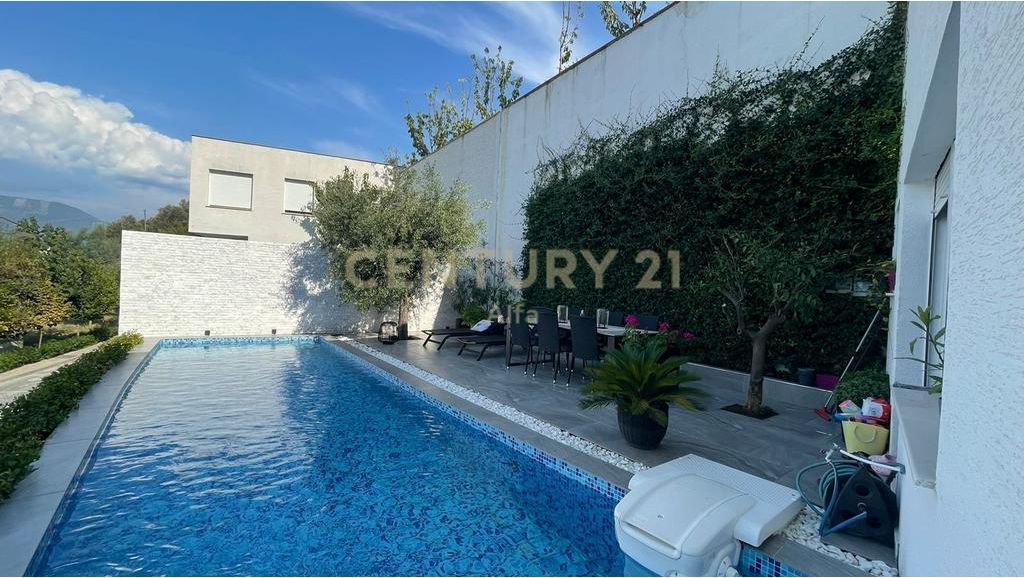 Qira Vilë Premium me Pishinë – Rezidenca Kodra e Diellit 2, Tiranë