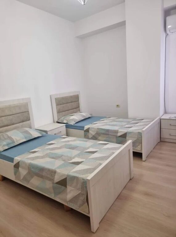 Qera | Apartament 2 + 1+2| Stacioni i Trenit (Kompleksi Usluga)| 700 €/muaj