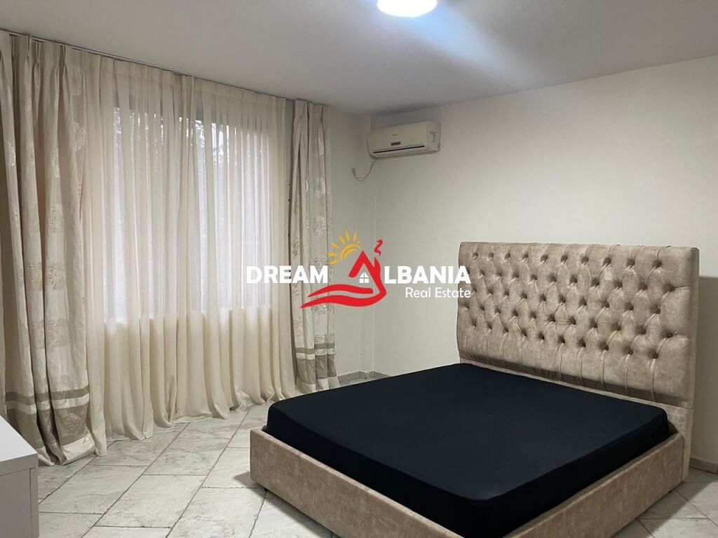 Kat vile me qera ,ne rrugen ,Qemal Stafa prane ,shkolles se Kuqe ne Tirane (ID4251140)
