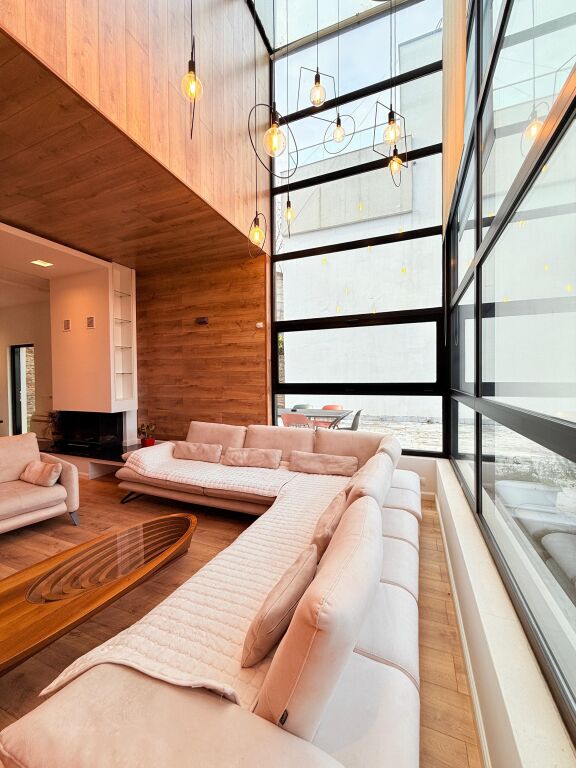 Jepet me qira vilë luksoze