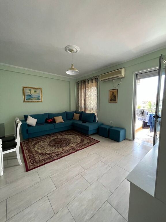 Pas Qendres Glob, jepet me qera apartament 2+1,i mobiluar.60,000LEKE