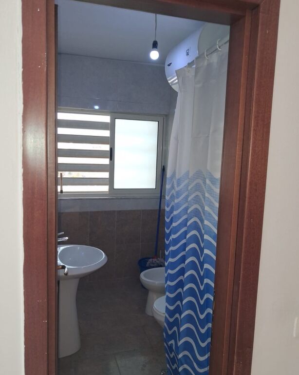 AFFITTASI APPARTAMENTO 1+1 CAMERE CAMPO D'AVIAZIONE, TIRANA