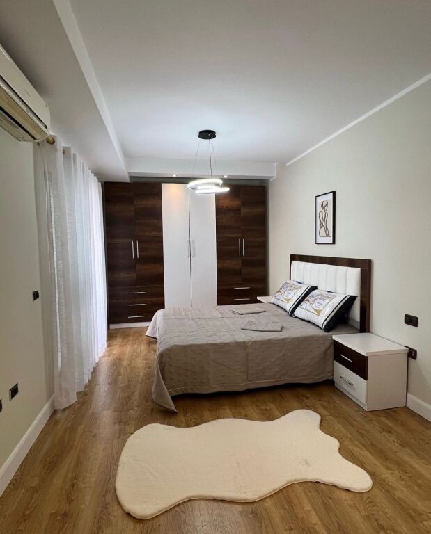 Shitet Apartament - Astir