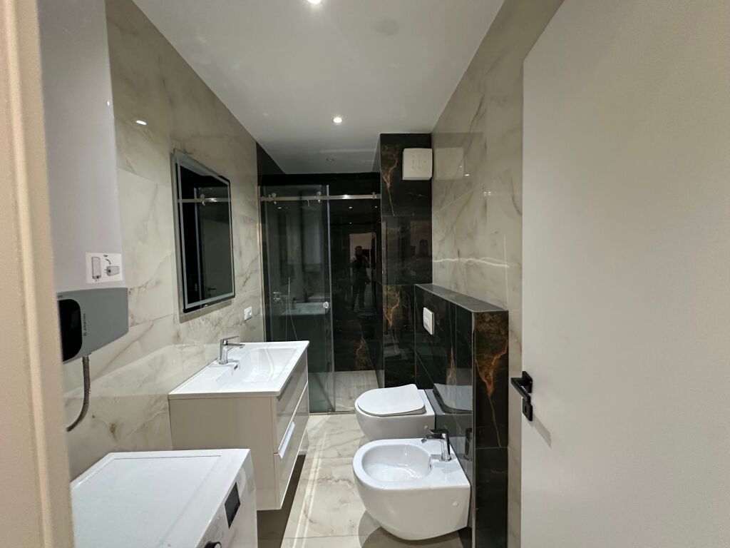 Qera 2+1+2 + Post parkimi,Rruga e Kosovareve Tirane.