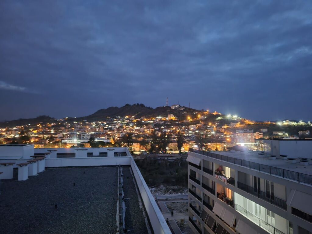 Apartament 2+1+Parkim me qera Kombinat