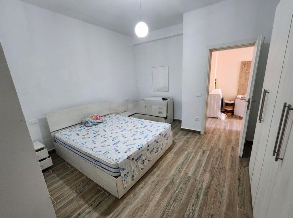 SHITET APARTAMENT 1+1 NE QENDER PRANE MUZEUMIT DURRES!