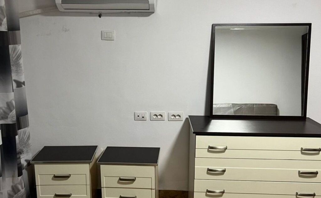 Tirane, shitet apartament 2+1+Ballkon Kati 4, 62 m² 160.000 € (Bulevardi Zogu I , Tirane)