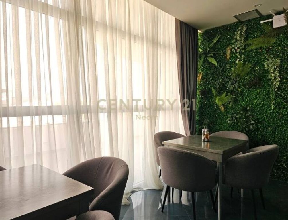 Business building for rent – large and flexible space