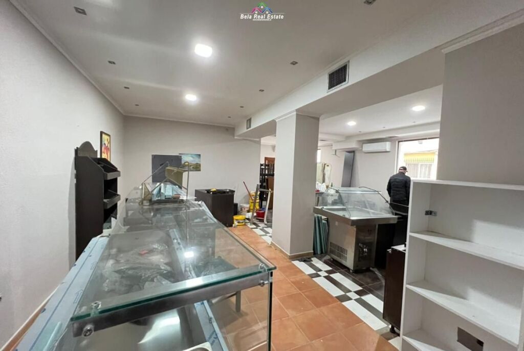 Ristorante In Affitto Vicino All'ex Esposizione (ID BL2181) Tirana