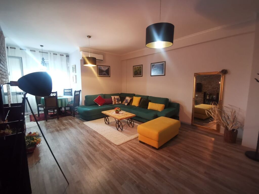Apartament per qera 1+1 Te Pazari i Ri
