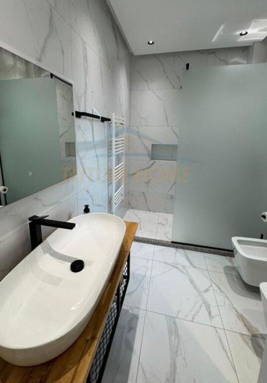 Qera, Vilë, Fresk, Tiranë