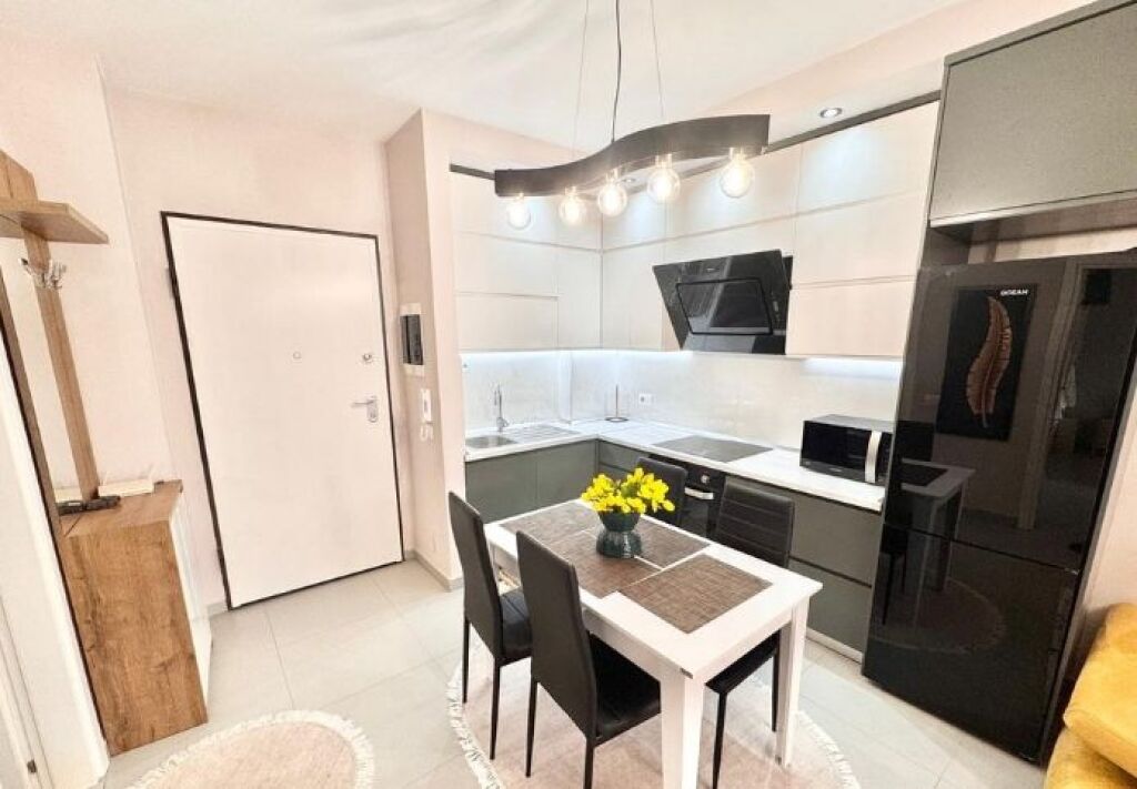 Jepet me qera apartament 1+1 – stil jetese urban dhe akses në çdo kënd të qytetit