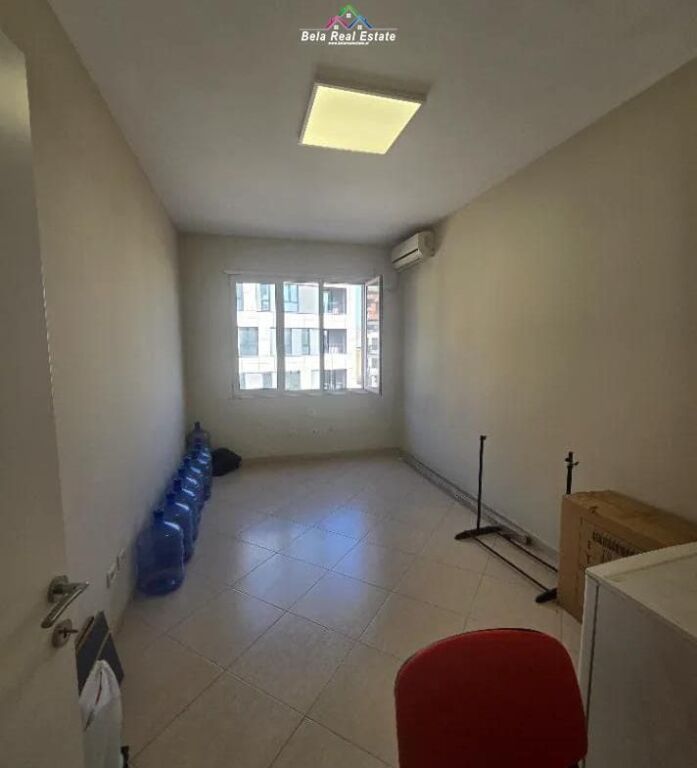 Zyre Me Qera 3+1+2 Tek Stacioni i Trenit (ID BZ2888) Tirane