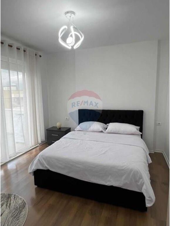 Apartament - Për Qira - Shkolla e Bashkuar, Tiranë