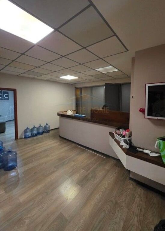 Locale Commerciale in Affitto, Centro.