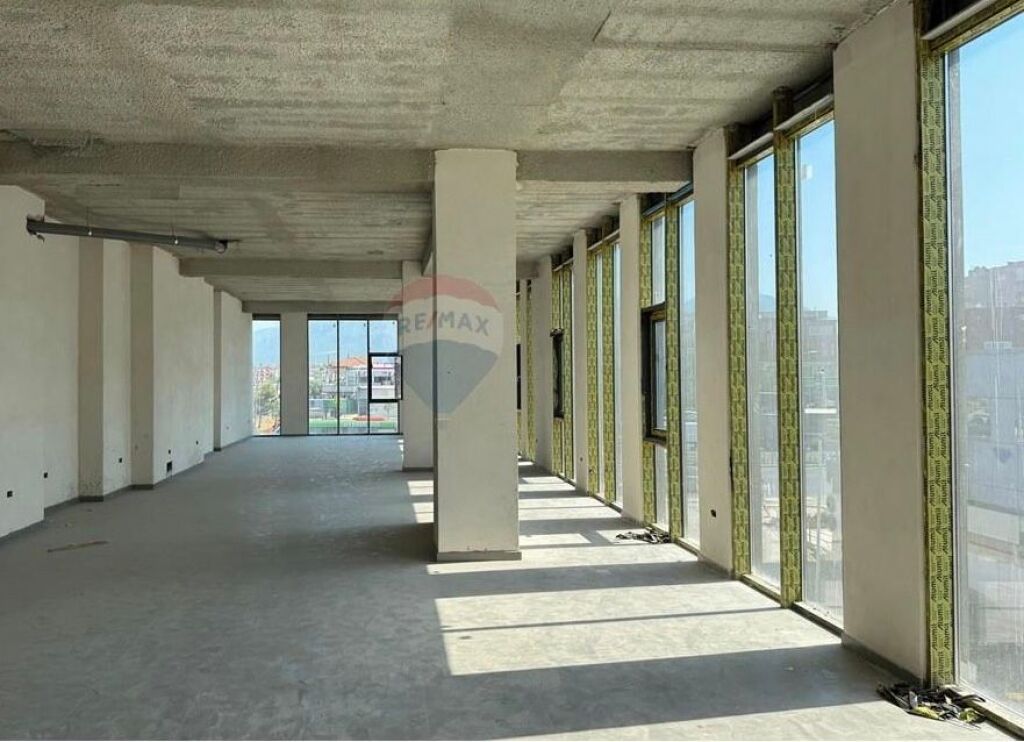 AMBIENT BIZNESI PER QIRA TE RRUGA DRITAN HOXHA ID: 530261046-491