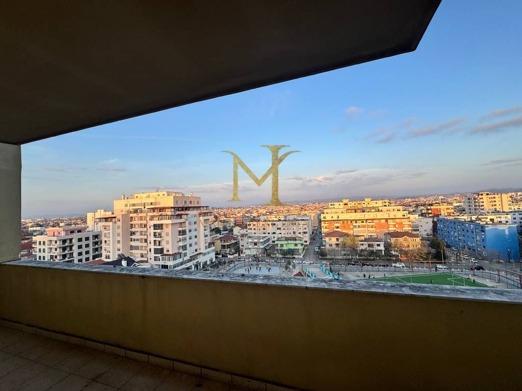 Shitet apartament 2+1+2 ne Durres, Stadiumi. 3 ballkon, 160m2 total